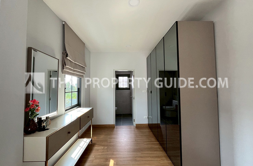 House with Shared Pool in Bangnatrad 